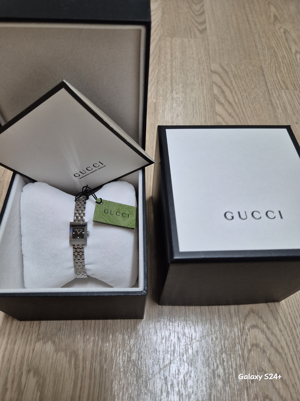 CUCCI G-프레임 다이아몬드 블랙 메탈 여성시계